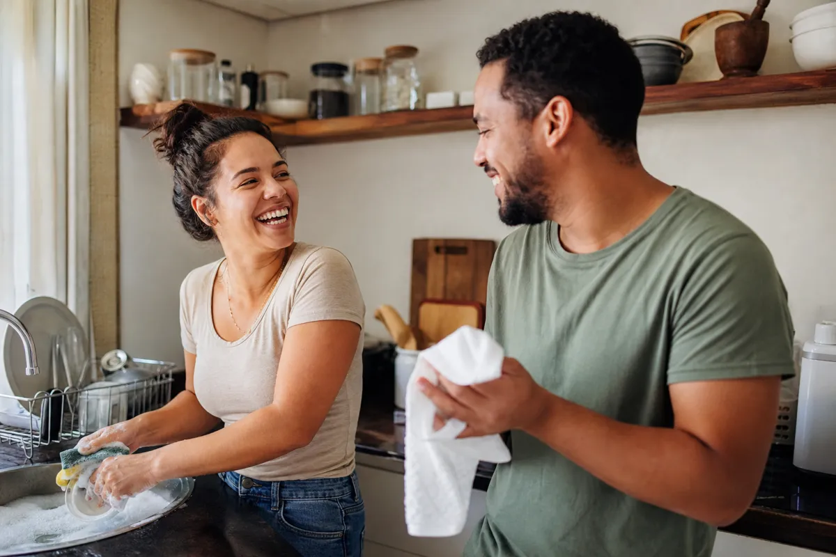 Como dividir as tarefas de casa sem brigar: guia prático